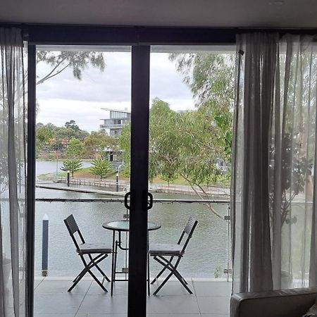 Marina View Apartment On The Maribyrnong River, Melbourne Luaran gambar