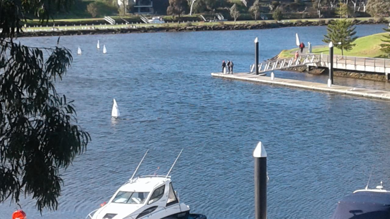 Marina View Apartment On The Maribyrnong River, Melbourne Luaran gambar