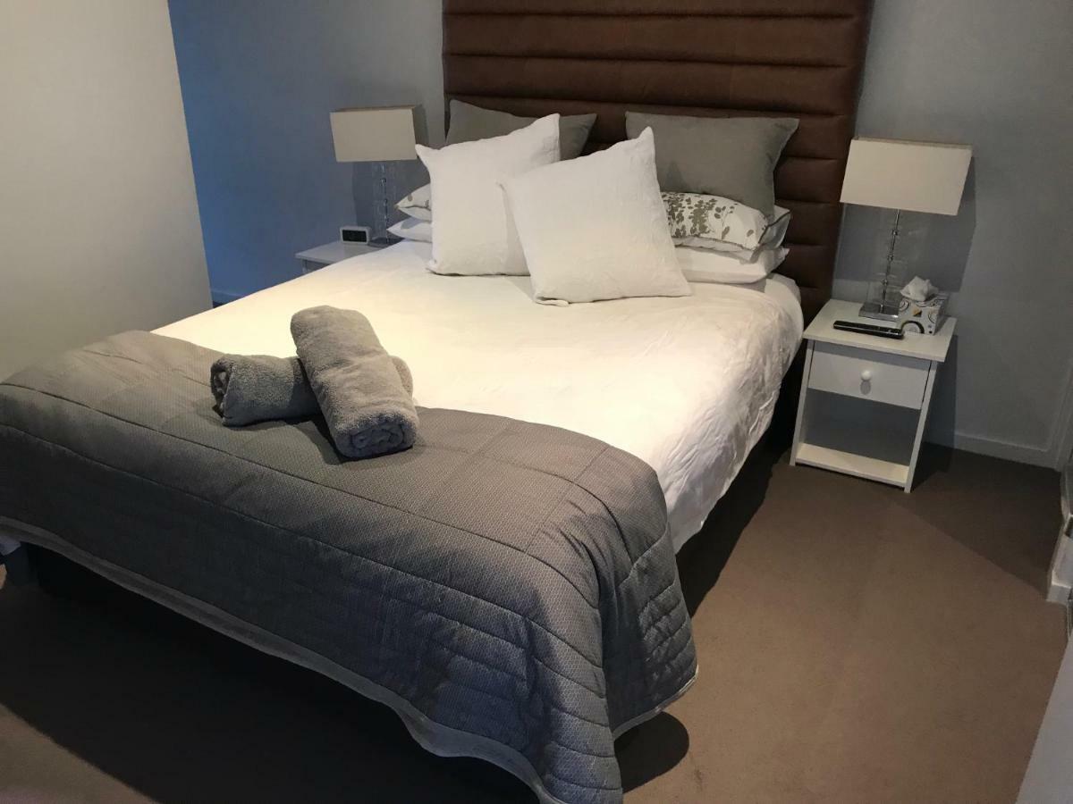Marina View Apartment On The Maribyrnong River, Melbourne Luaran gambar