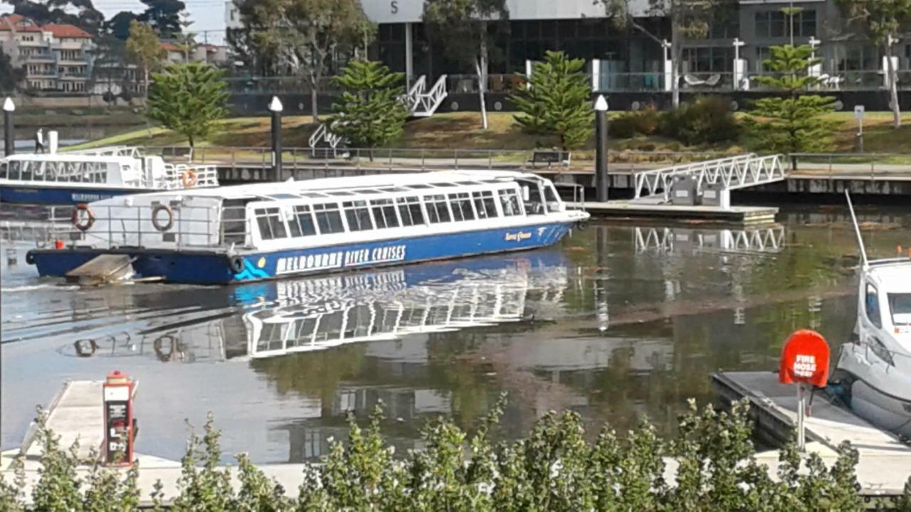 Marina View Apartment On The Maribyrnong River, Melbourne Luaran gambar